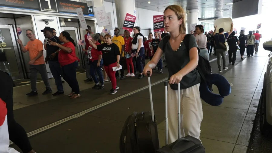 More Than 3 Million Pass Through US Airport Security in a Day for First Time as Travel Surges