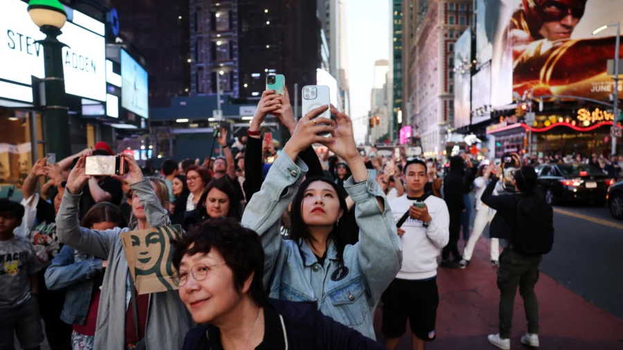 Some Tourists Reticent to Travel to Former Pandemic Epicenter of New York: NYC Tour Guide