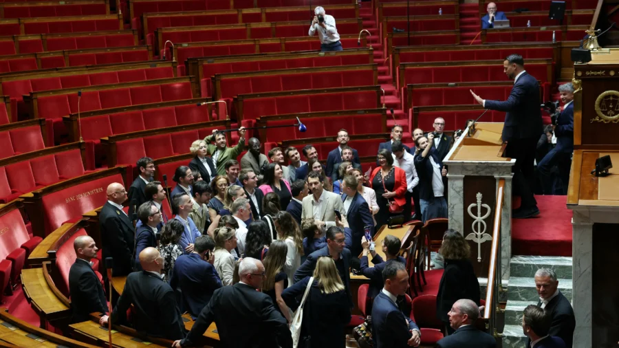 France Facing Period of Political Uncertainty: Political Analyst