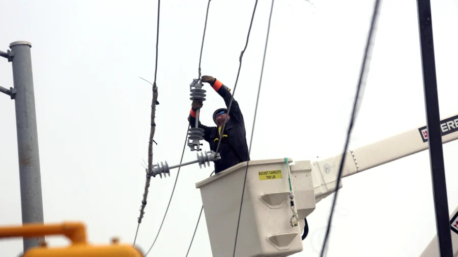 Hundreds of Thousands Are Still Without Power in the Houston Area—Here’s How It Happened