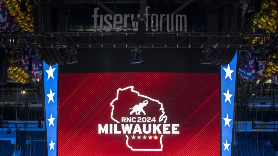 Delegates Arrive for RNC in Milwaukee: Day 2
