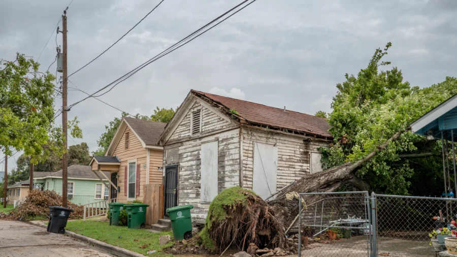 Abbott Demands Answers From CenterPoint as 260,000 in Texas Still Without Power