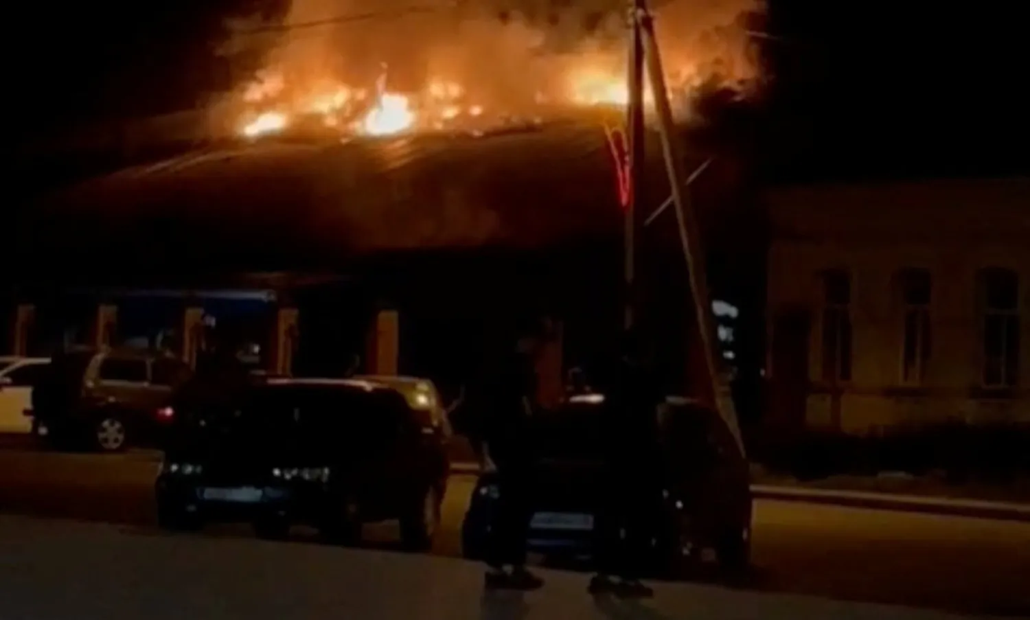 Ukrainian Attacks Wound 6, Cause Factory Fire in Russian Border Regions, Governors Say