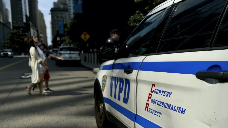 4 Wounded at Brooklyn Train Station When Officers Shoot Man Wielding Knife