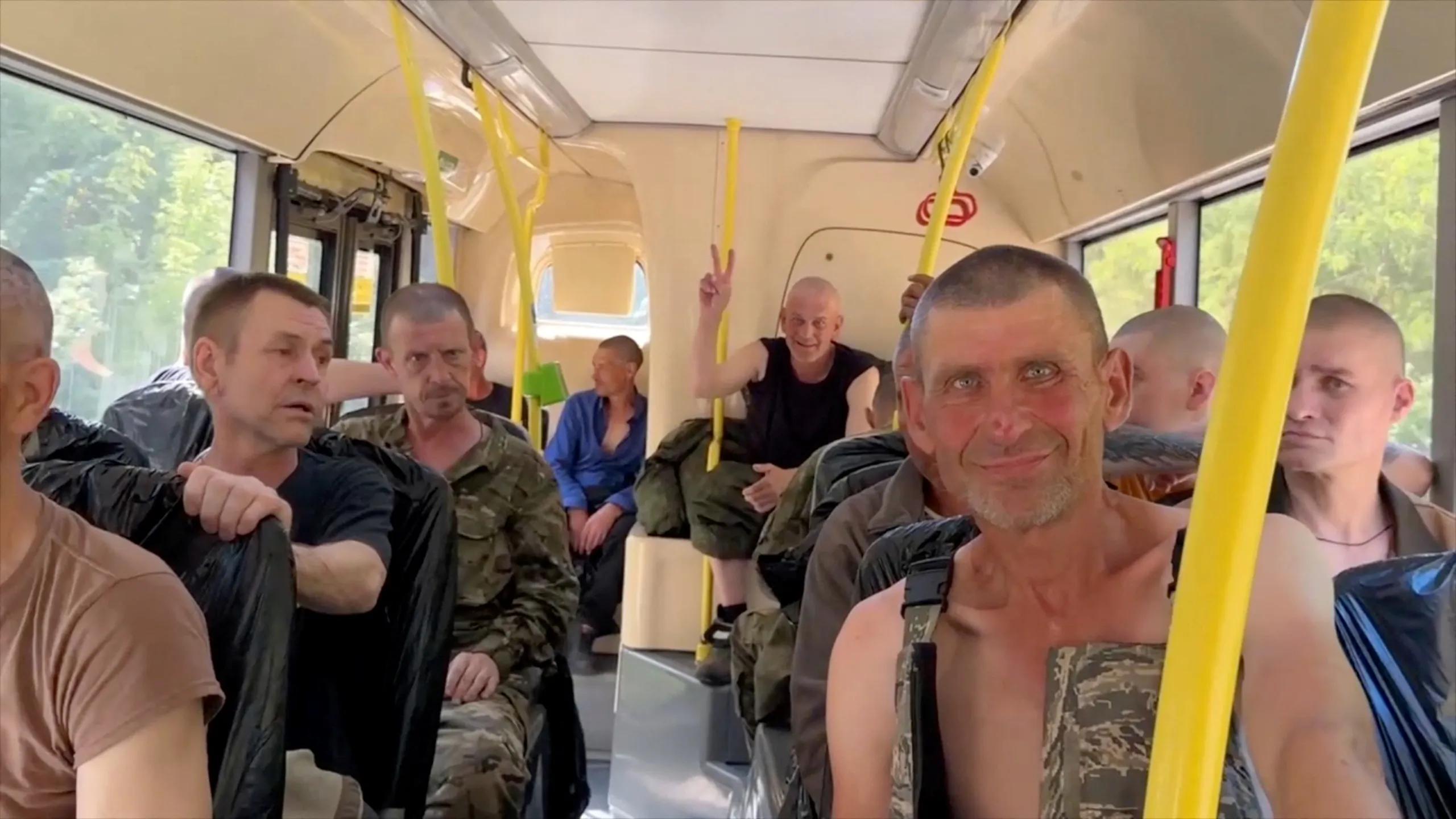 Russia, Ukraine Exchange 190 Prisoners in 3rd Swap in Weeks