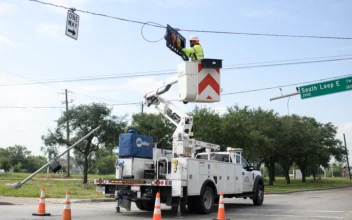 Energy Expert: Houston Power Outages Expose Vulnerabilities of the Grid