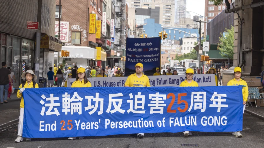 Falun Gong Practitioners Spotlight 25 Years of Persecution by CCP in New York Parade