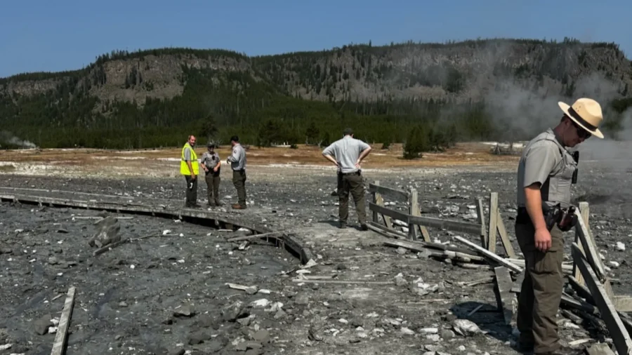 Hydrothermal Explosion at Yellowstone Sends Plume of Steam and Mud Into the Air