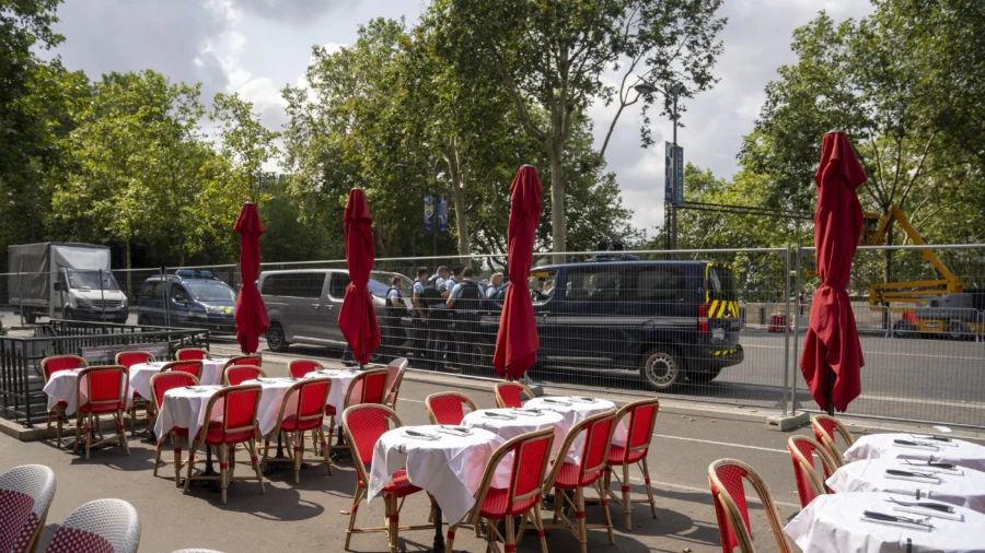 Paris Restaurants Face Challenges With Security Measures