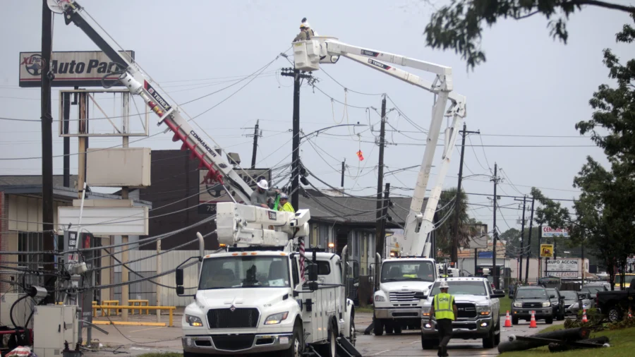 Texas Deaths From Hurricane Beryl Climb to at Least 36, Including More Who Lost Power in Heat