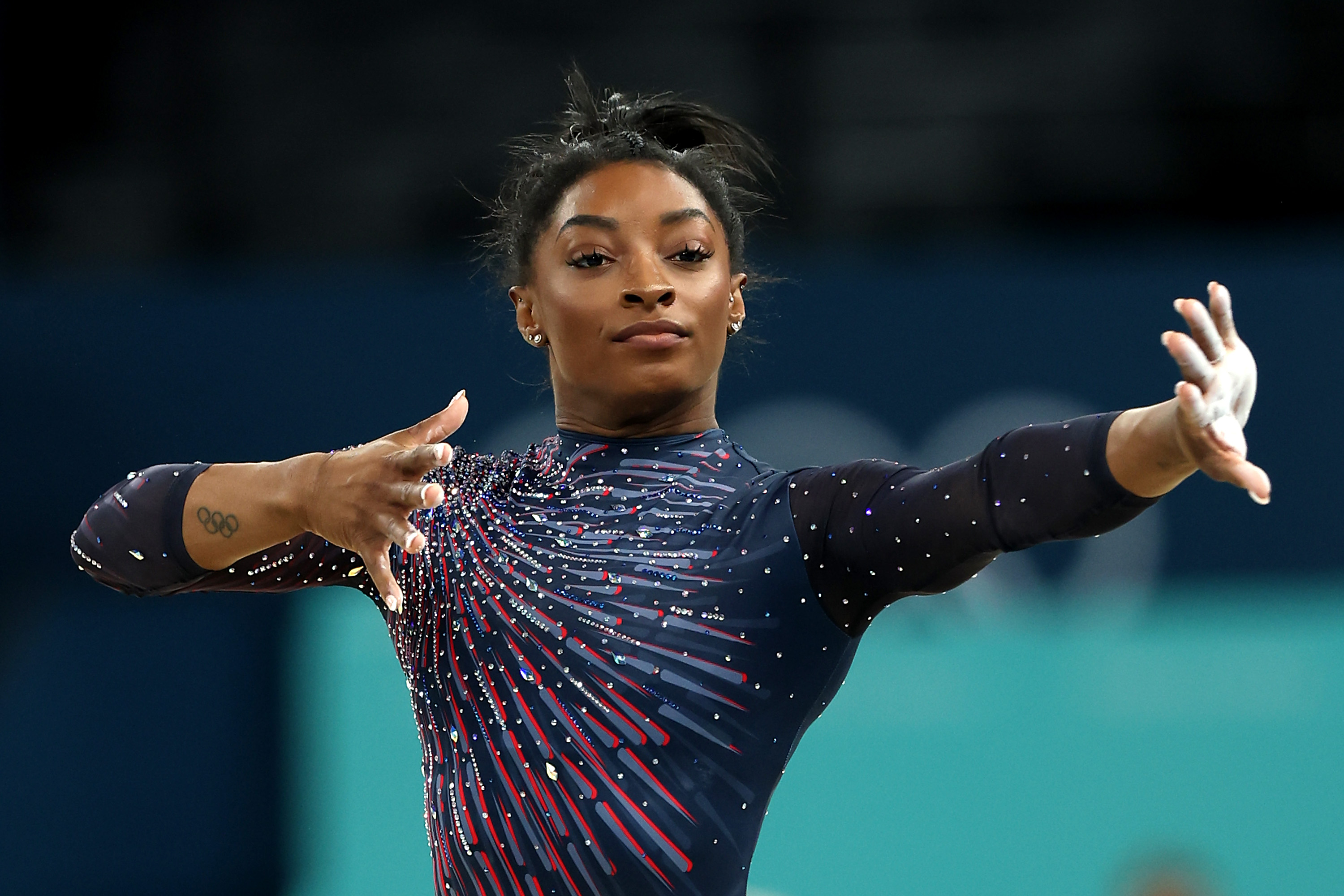 Biles Defends German Gymnasts on Crowded Paris Bus | NTD