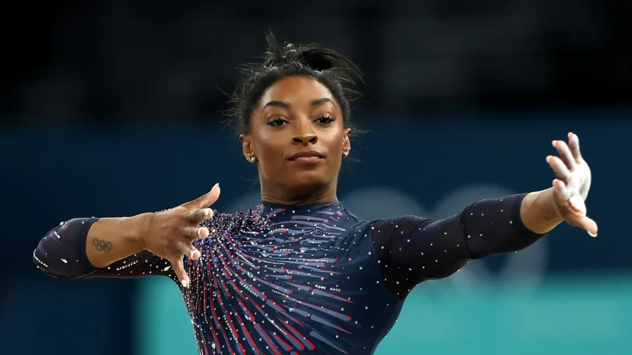 Biles Defends German Gymnasts on Crowded Paris Bus