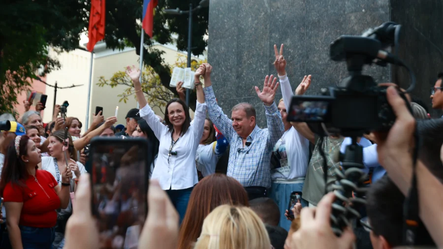 Venezuelan Opposition Seeks to End 25 Years of Socialist Rule in Sunday Election
