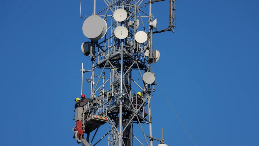 Vandals Cut Telecom Network Lines in France