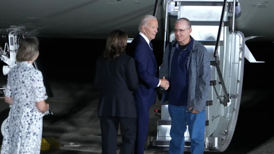 Biden, Harris Greet Americans Freed From Russia