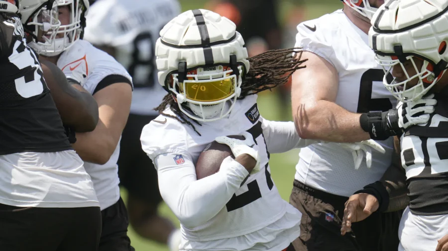 Browns Running Back D’Onta Foreman Resting After Injuring Neck During Training