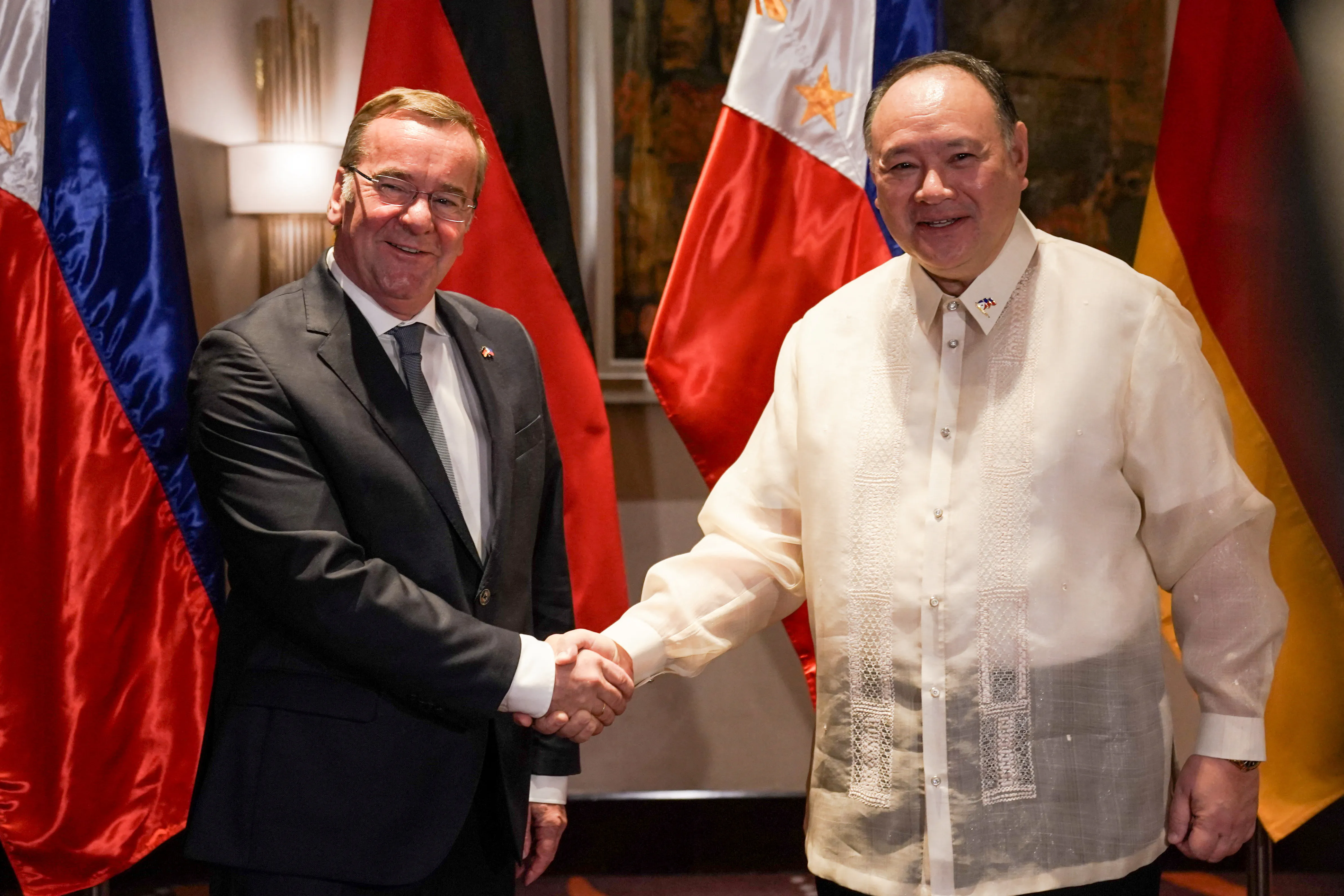 Philippines, Germany Commit to Broadening Defense Strategies in South China Sea