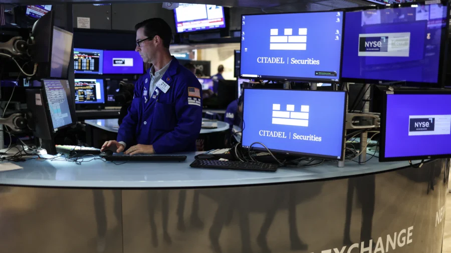 'Atrocious' Jobs Report Contributed Significantly to Stock Market Plunge: Economist