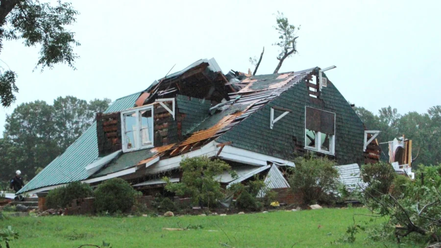 Debby Bringing Heavy Rain, Flooding, and Possible Tornadoes Northeast Into Weekend