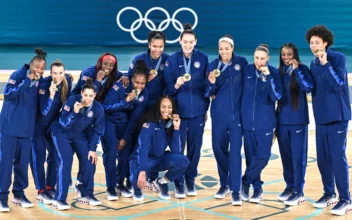 US Women Hold Off France to Win 8th Straight Olympic Basketball Gold Medal