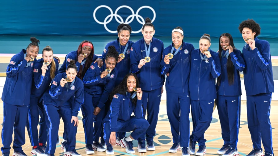 US Women Hold Off France to Win 8th Straight Olympic Basketball Gold Medal