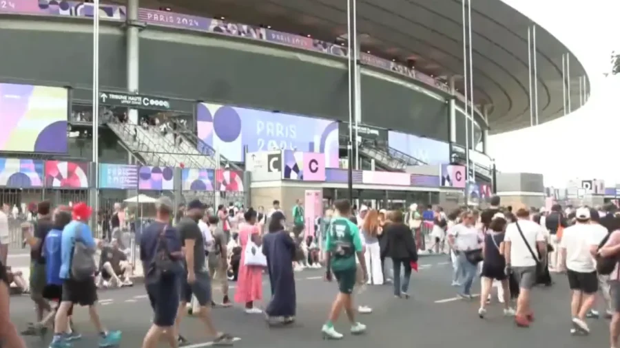 Guests Arrive for the 2024 Olympics Closing Ceremony