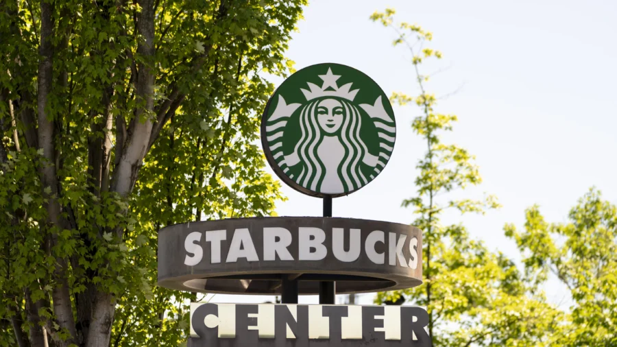 Starbucks Replaces Its CEO, Names Chipotle Chief to Head the Company