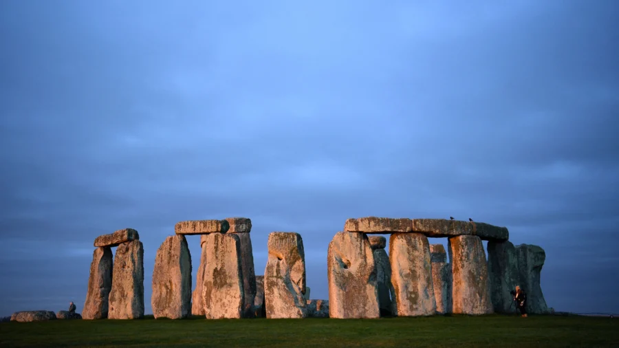 New Research Sheds Light on Mysterious Origin of Stonehenge’s ‘Altar Stone’