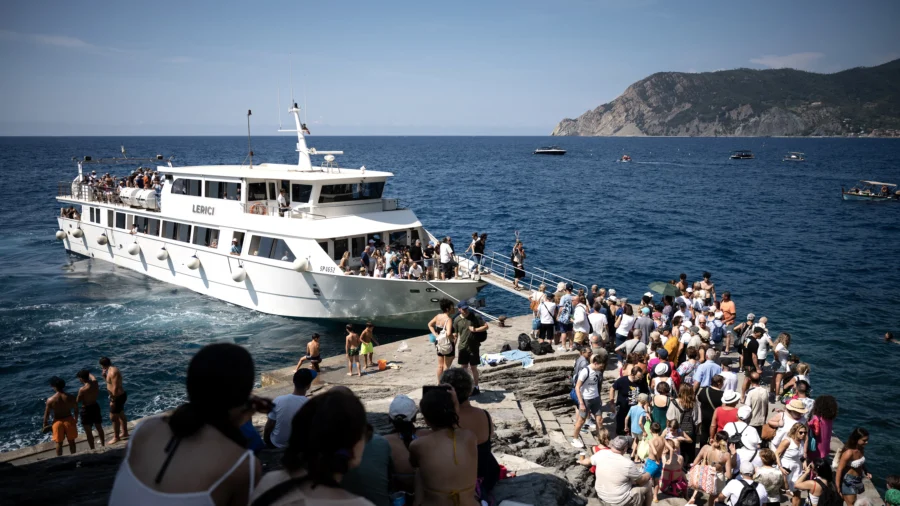Thinking of Traveling? Expert Shares Her Best Tips and Tricks