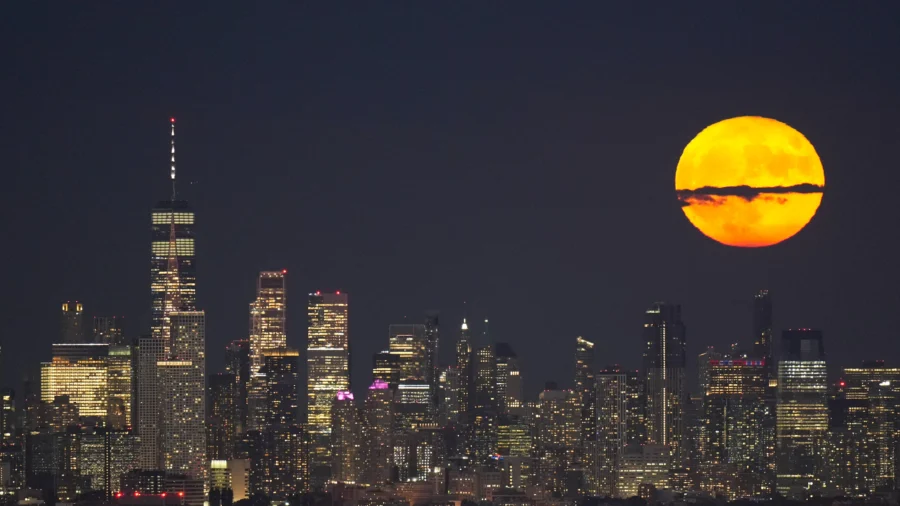 August’s Supermoon Kicks Off 4 Months of Lunar Spectacles—Here’s How to