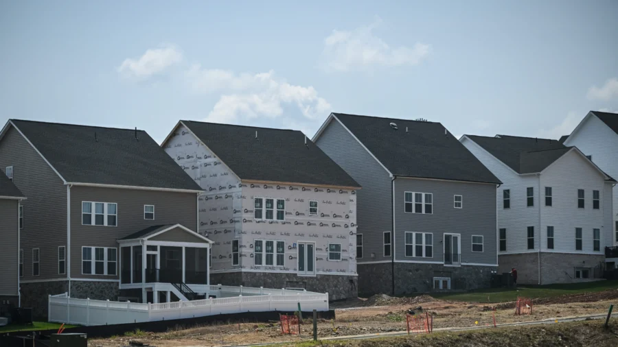 US Could Be Headed for Mild but Short Recession, Households and Housing Hurting the Most: Expert