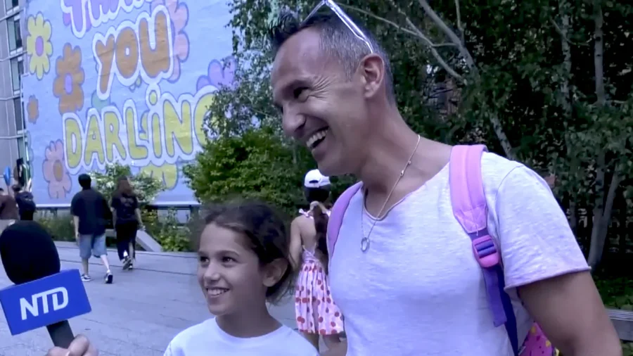 New Yorkers Weigh In on Cellphone Restrictions in Schools