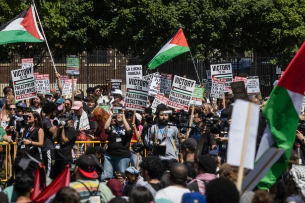 Us-vote-politics-democratic-convention-protest