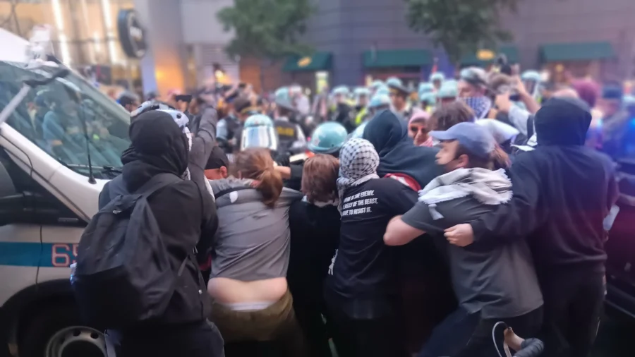 DNC Protests in Chicago Turn Violent Outside Israeli Consulate