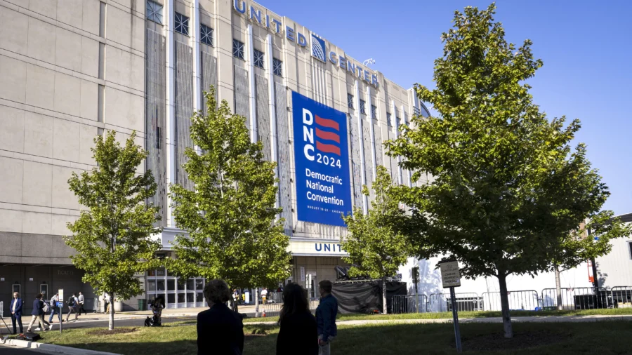 Delegates Arrive at the United Center on Third Day of DNC