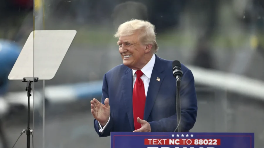 Trump Campaigns in Battleground States With New Allies