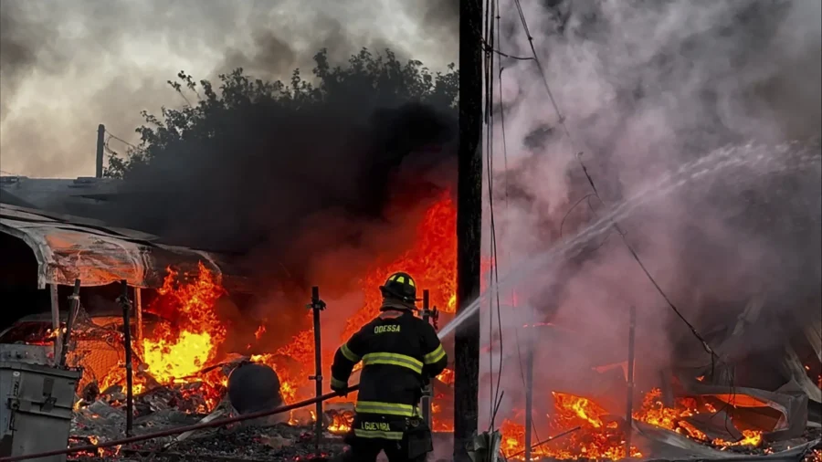 Fiery Plane Crash in West Texas Kills 2, Injures 1