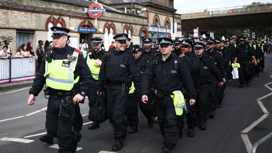 3 People Stabbed During London’s Notting Hill Carnival, Police Say