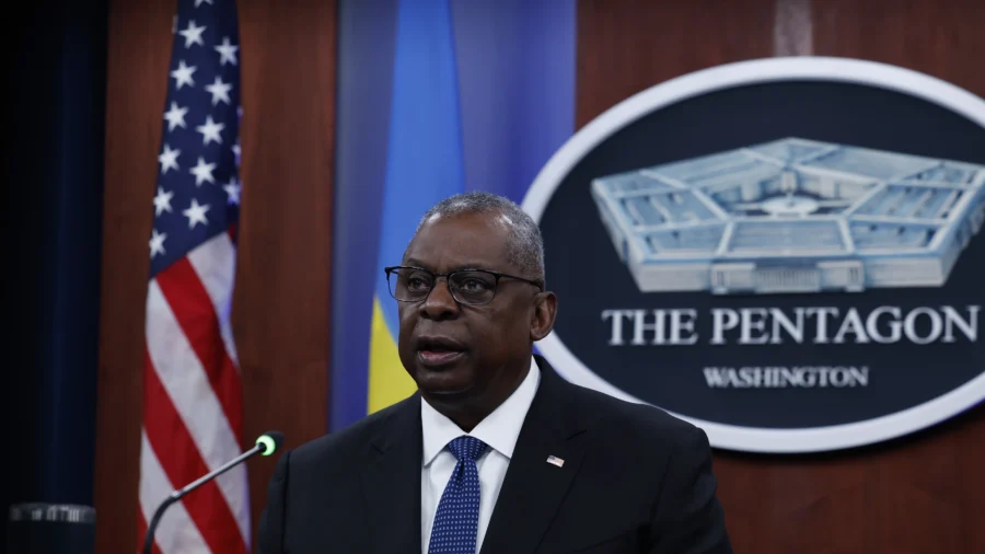 Lloyd Austin Welcomes Polish Counterpart at the Pentagon