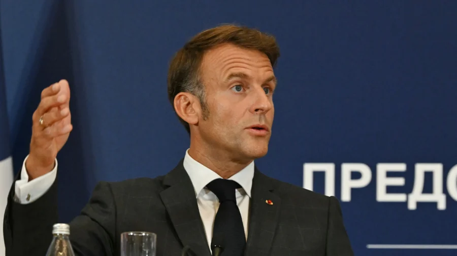 Macron Delays Prime Minister Appointment