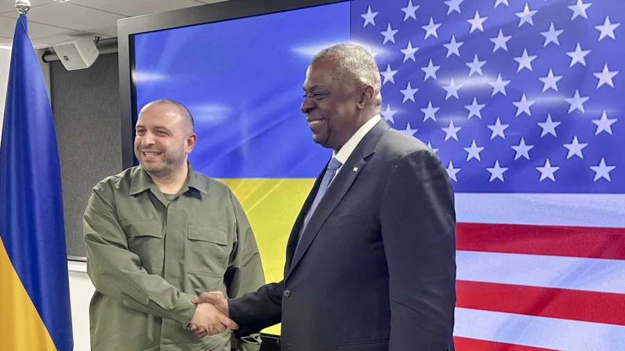 Secretary Austin Welcomes Ukraine Defense Minister to Pentagon