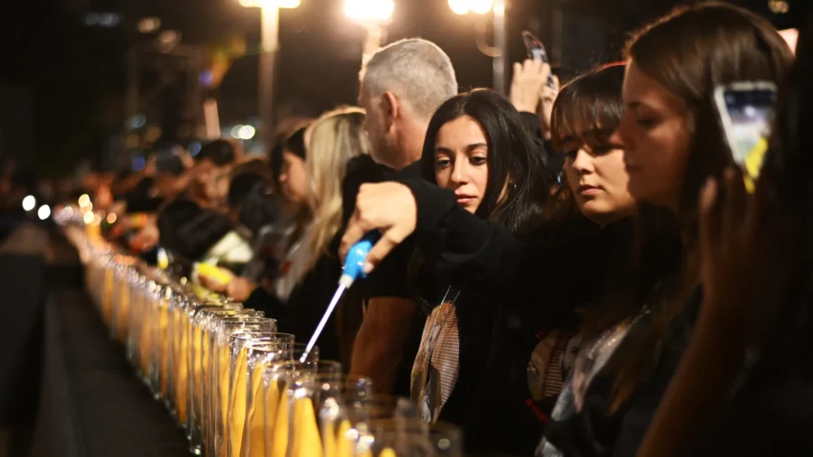 Israeli Mourners Hold Vigil for 6 Hostages Killed in Gaza