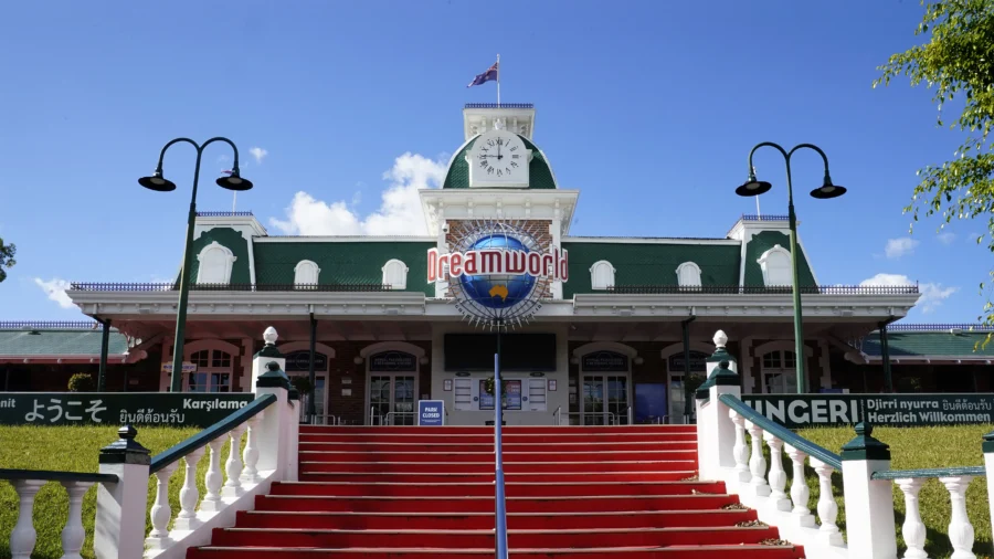 Tiger Bites Handler at Australian Amusement Park