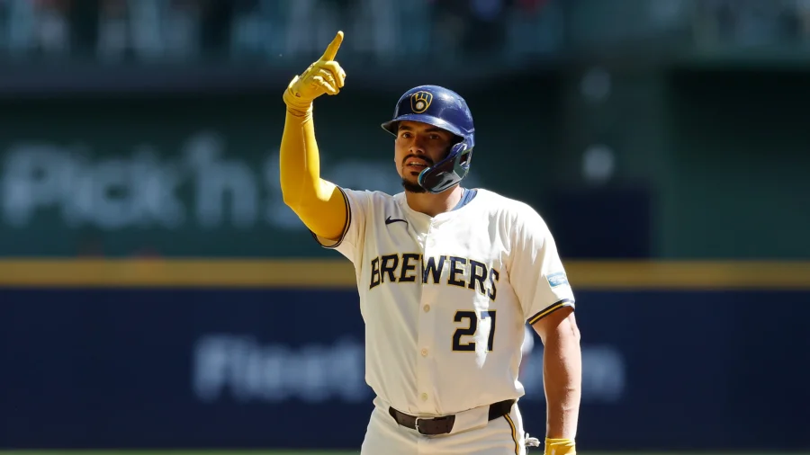 Milwaukee's Willy Adames Homers in 5th Straight Game