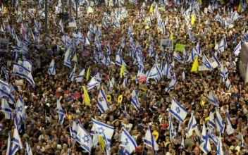 Israelis Protest in Tel Aviv to Demand Ceasefire and Hostage Deal