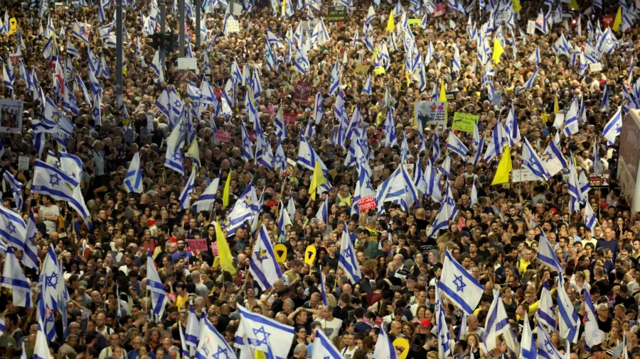 Israelis Protest in Tel Aviv to Demand Ceasefire and Hostage Deal