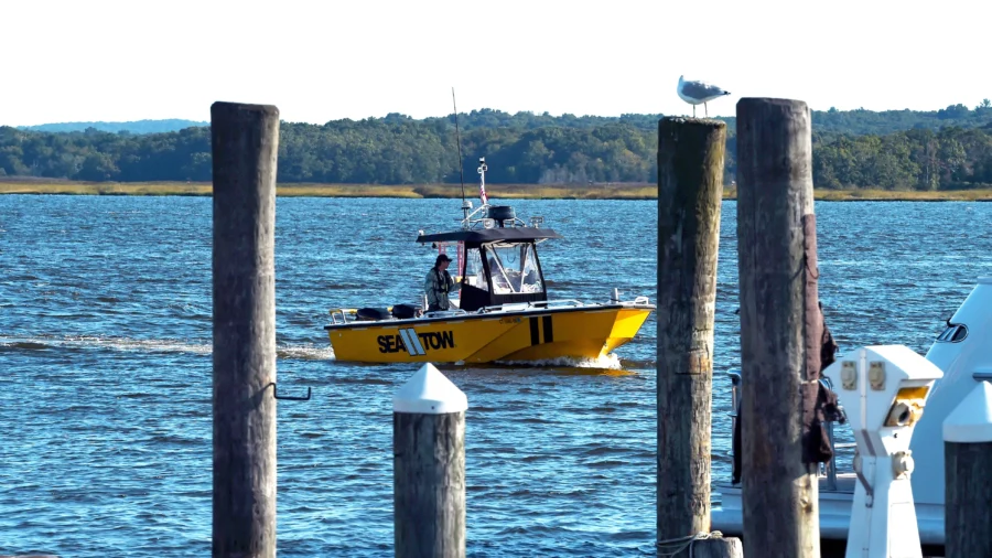 1 Dead, 2 Missing After Motorboat Hits a Jetty and Crashes in Connecticut