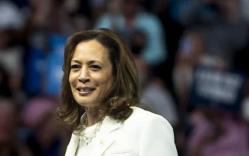 Harris Campaigns in New Hampshire