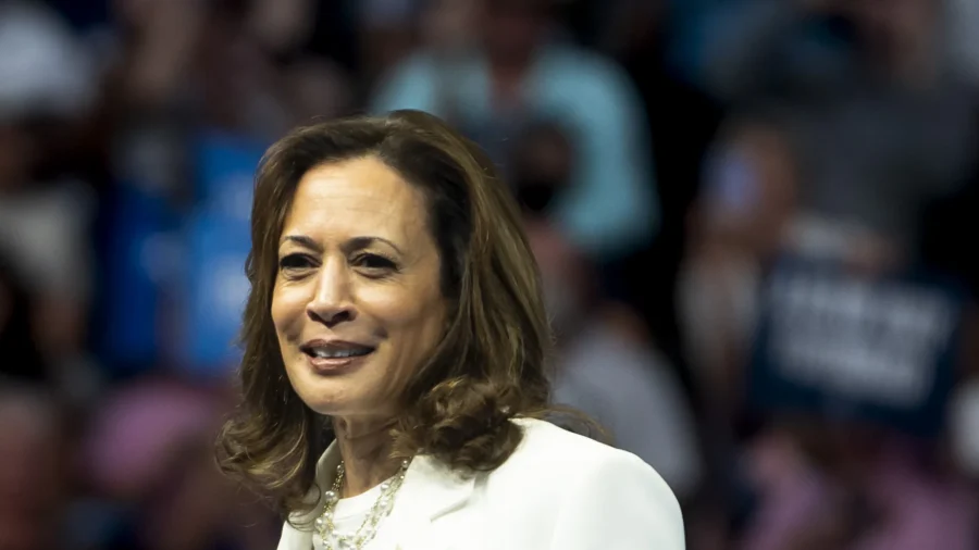 Harris Campaigns in New Hampshire