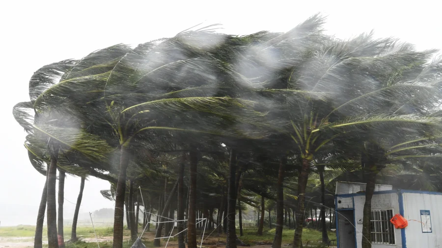 Typhoon Yagi Kills at Least 3, Injures 92 in China’s Hainan